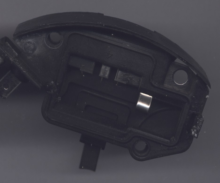 Regulator napięcia