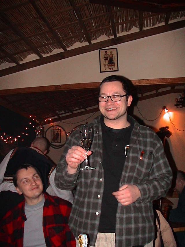 irek_wznosi_toast.jpg