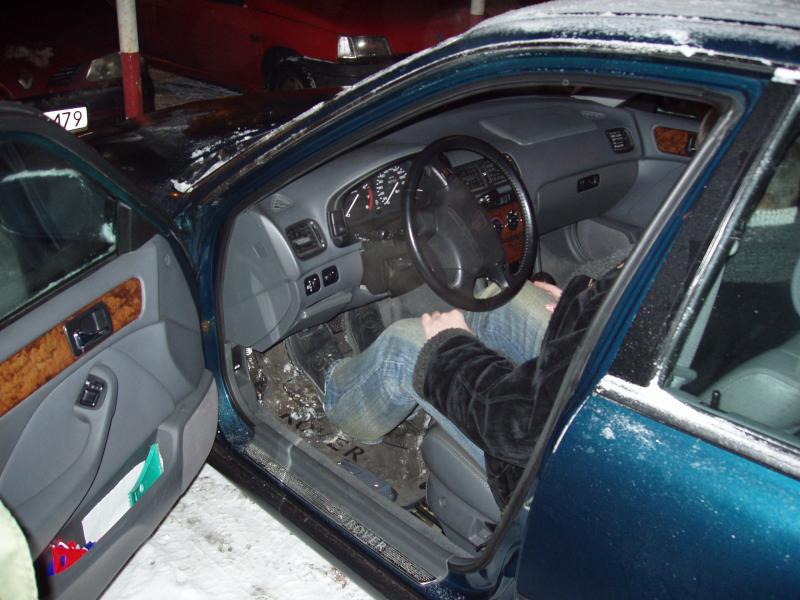 Tomiego_R620Ti_open_door.JPG